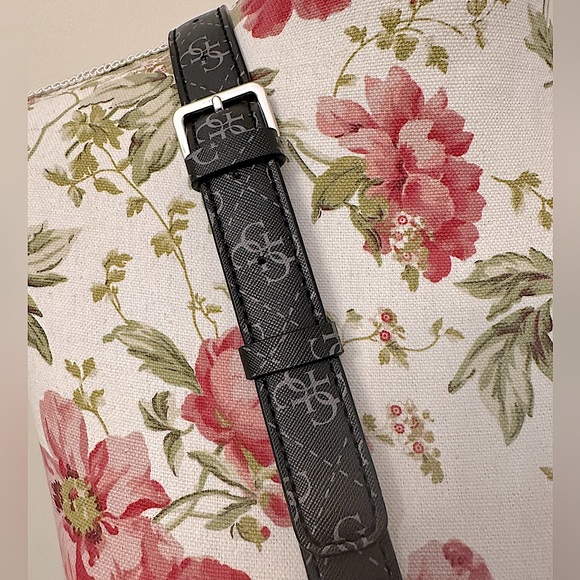 GUESS | Ryann Mini Crossbody Bag | Preloved - Picture 5 of 15